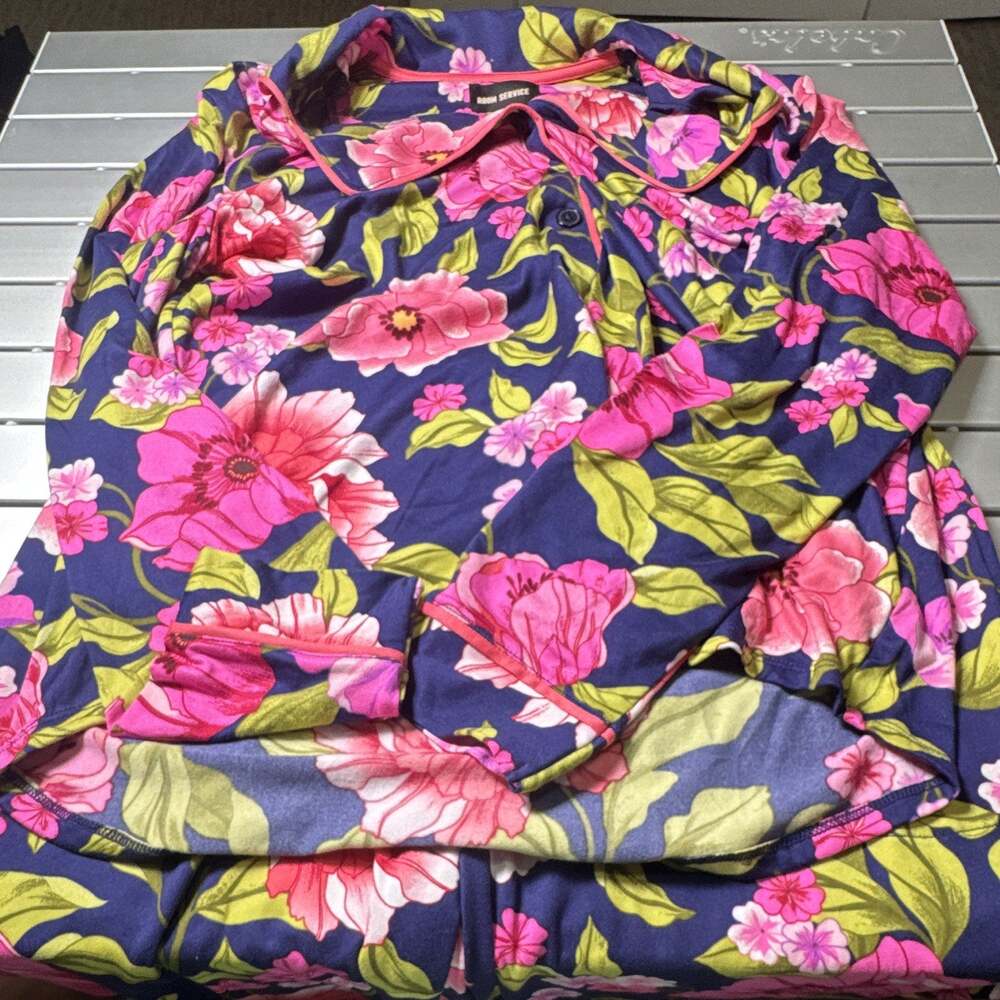 Room Service Women's 2-Piece Pajama Set Size Large